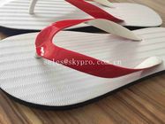 I prodotti di gomma modellati tagliati hanno personalizzato semplicemente pianamente il Flip-flop della gomma della spiaggia di logo
