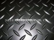 Le stuoie di gomma antisdrucciolevoli resistenti su misura dell'automobile lisciano/superficie impressa