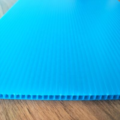 Lastra di plastica cava ignifuga e antistatica stabilizzata ai raggi UV e lastra di plastica ondulata a doppio strato in PP