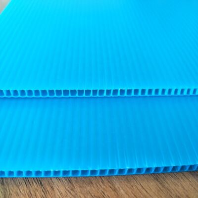 Lastra di plastica cava ignifuga e antistatica stabilizzata ai raggi UV e lastra di plastica ondulata a doppio strato in PP