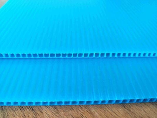 Carta di plastica impermeabile riciclabile a prova di UV Carta di PP corrugata per imballaggi industriali